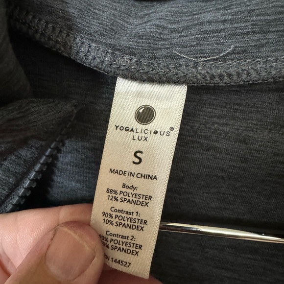 Nice Gray Yogalicious Form Fit Sweatshirt Women’s S MINTY Yoga Warm Up - Picture 5 of 5